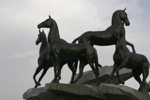 ახალტეკინური ცხენი-თურქმენეთის ნაციონალური სიამაყე